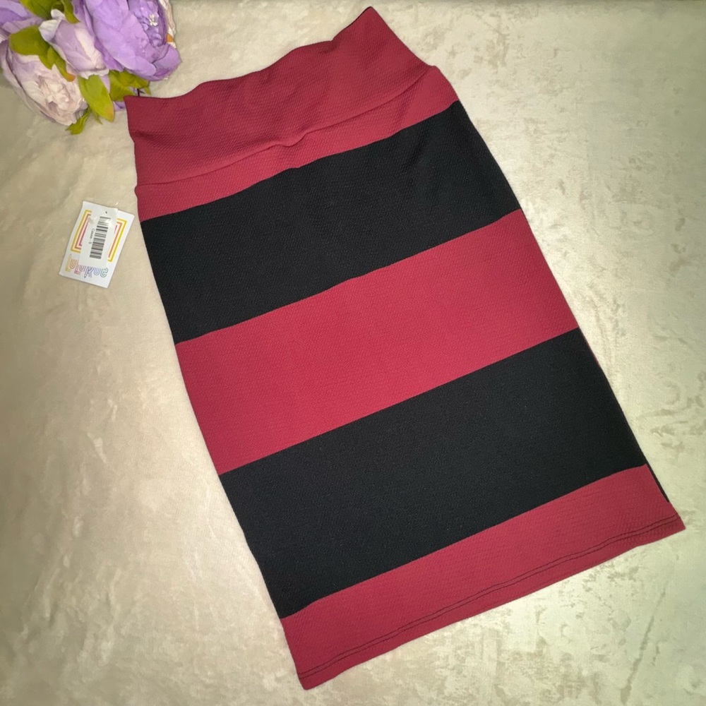 NWT LuLaRoe Burgundy and Black Cassie Skirt